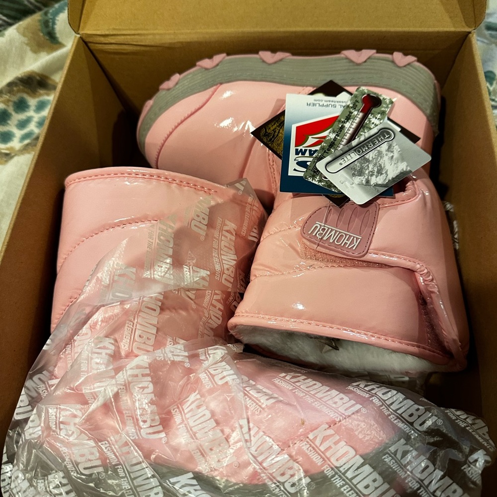 Girls Khombu snow boots- NWT